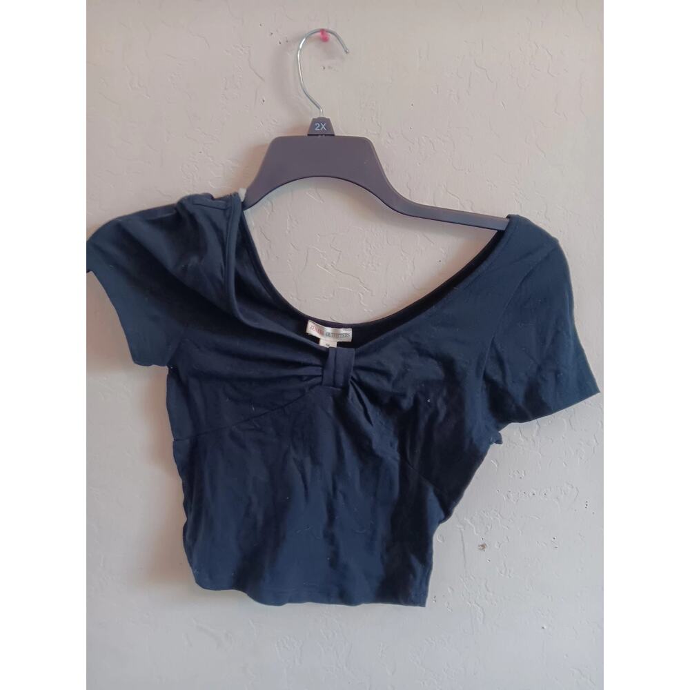 🩷Zenana Outfitters Top, Junior girls size Small, Cropped, Black, Bow Front, NWT